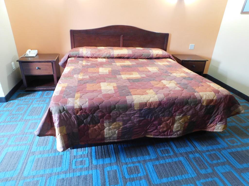 Hotel Vicenza Monmouth Junction Esterno foto